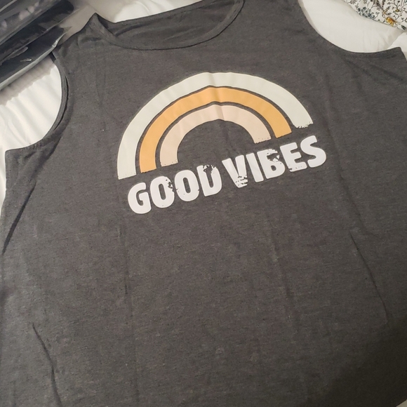 β₯οΈNew boutique Good Vibes tank - Picture 10 of 10